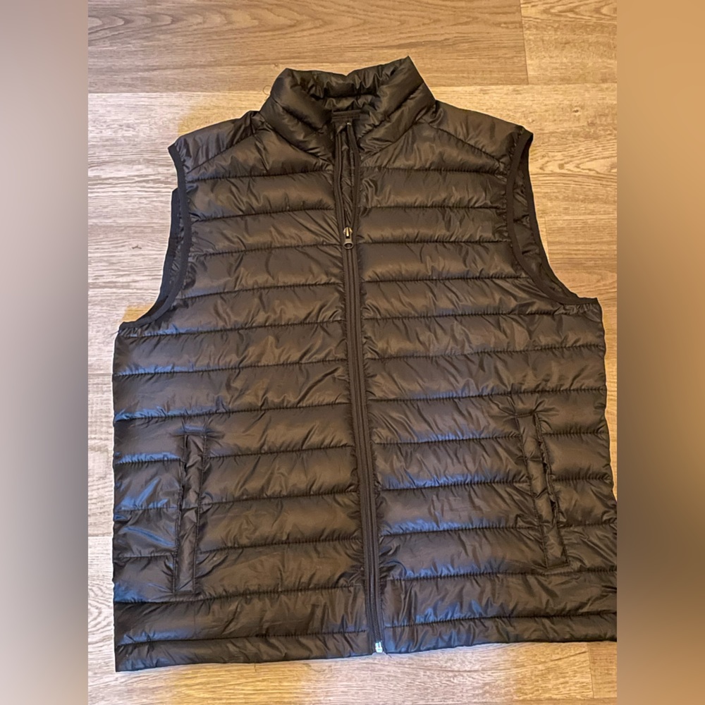 Black puffer vest
